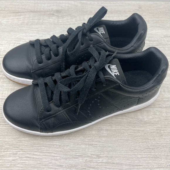 Nike Women’s Tennis 'Classic Ultra’ Leather Sneaker in Black, US 7.5 - Picture 4 of 13